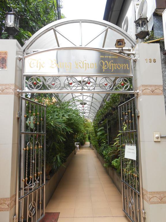The Bang Khun Phrom Suites Бангкок Экстерьер фото