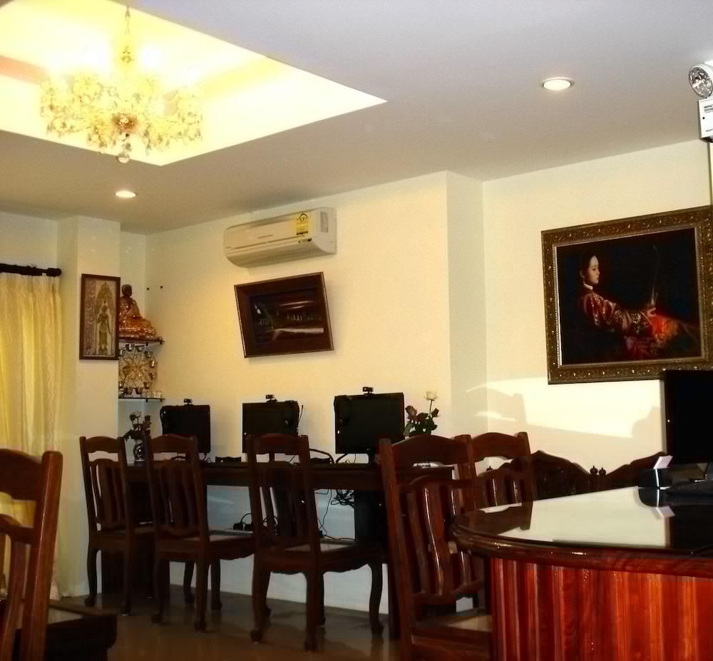 The Bang Khun Phrom Suites Бангкок Экстерьер фото
