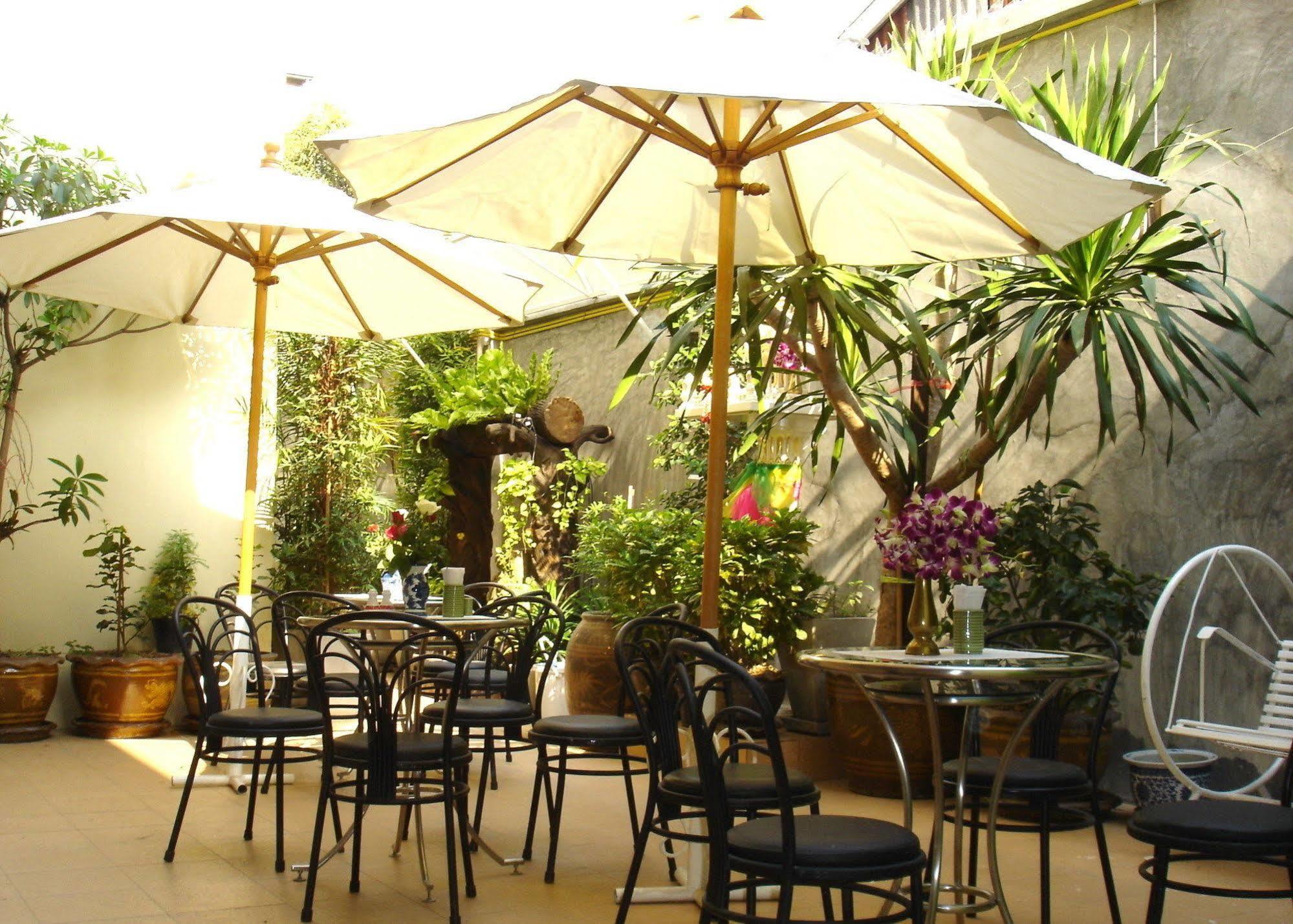 The Bang Khun Phrom Suites Бангкок Экстерьер фото